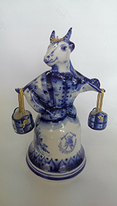 Скульптура «Коза с вёдрами» синяя