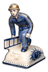 Скульптура «Пожарный со штурмовкой лестницей»